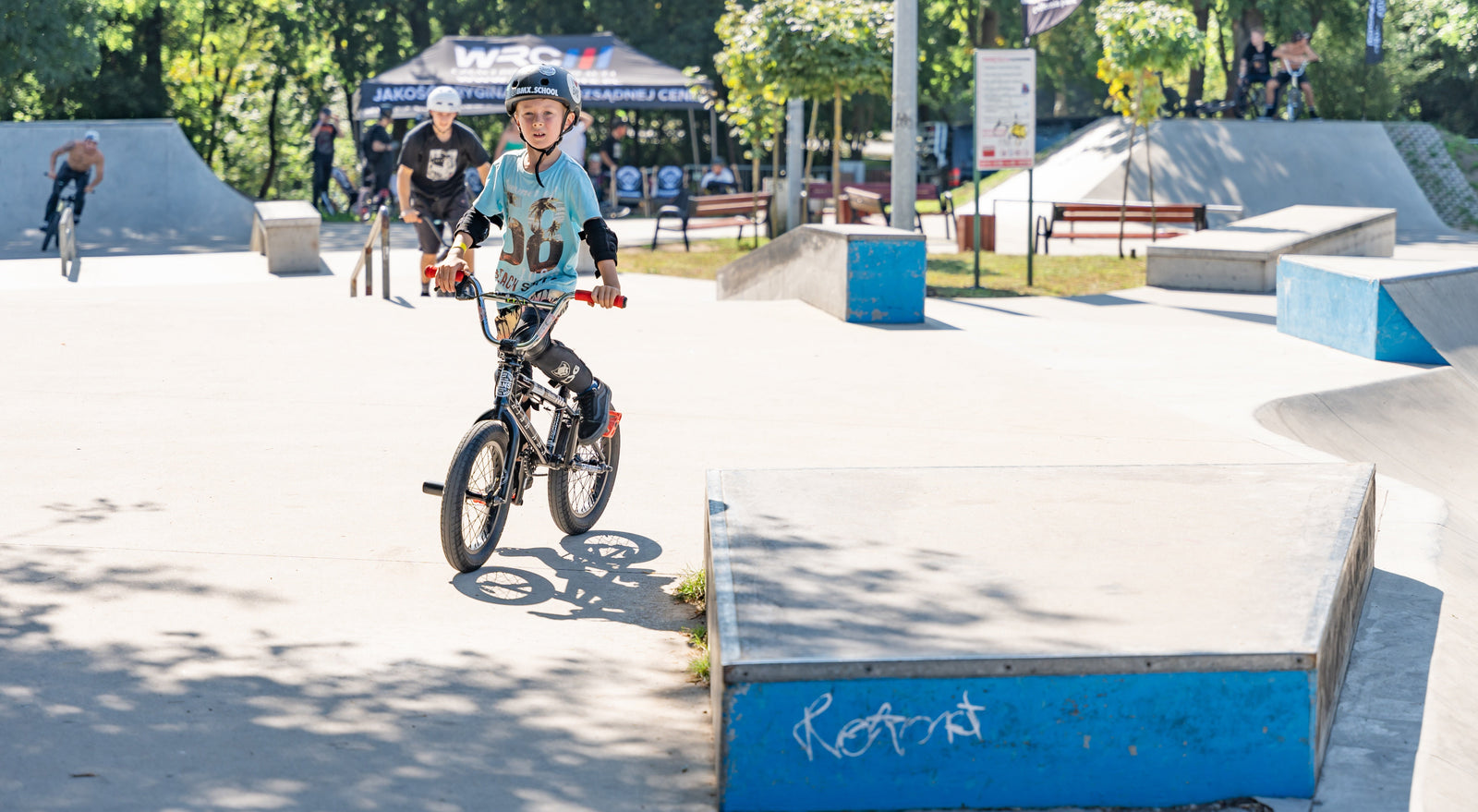Bezpieczeństwo na skateparku – co każdy rodzic i początkujący rider powinni wiedzieć?
