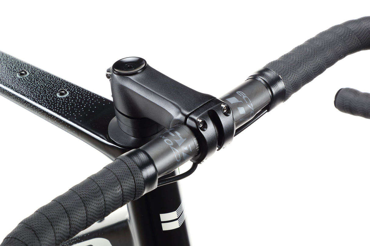 Haro Buzzard 1 – rower gravelowy z karbonową ramą i napędem SRAM Rival AXS