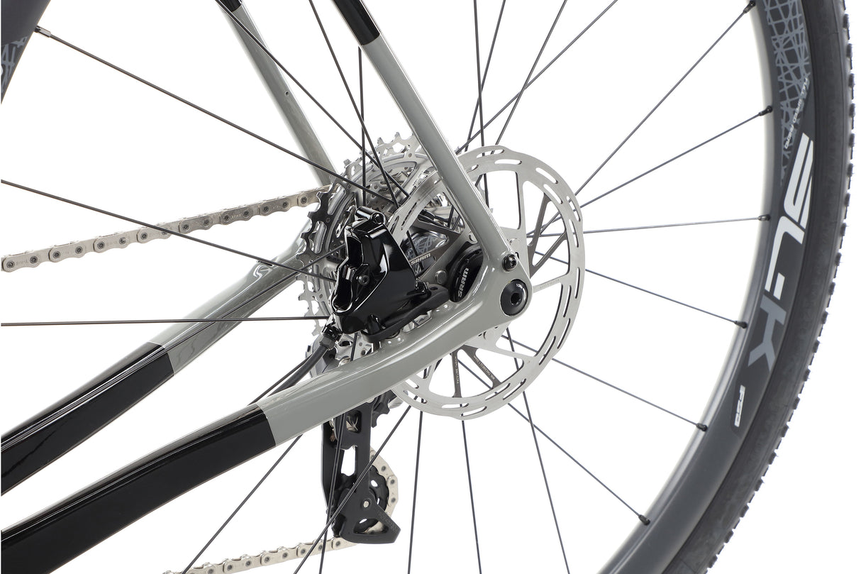 Haro Buzzard 1 – rower gravelowy z karbonową ramą i napędem SRAM Rival AXS