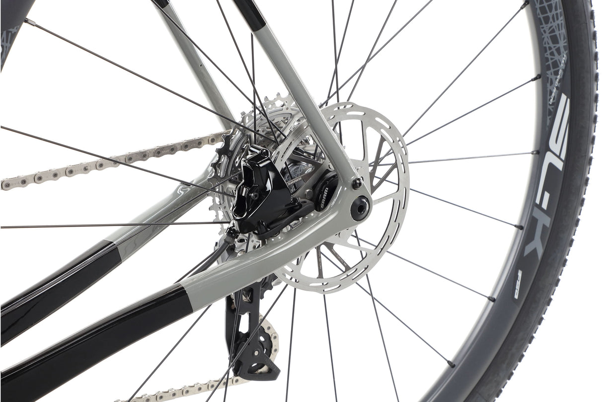 Haro Buzzard 1 – rower gravelowy z karbonową ramą i napędem SRAM Rival AXS