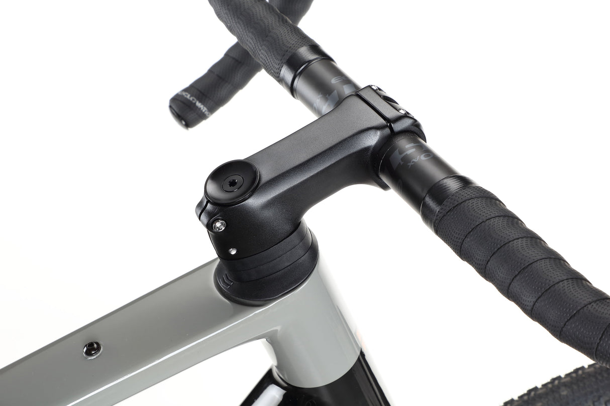 Haro Buzzard 1 – rower gravelowy z karbonową ramą i napędem SRAM Rival AXS