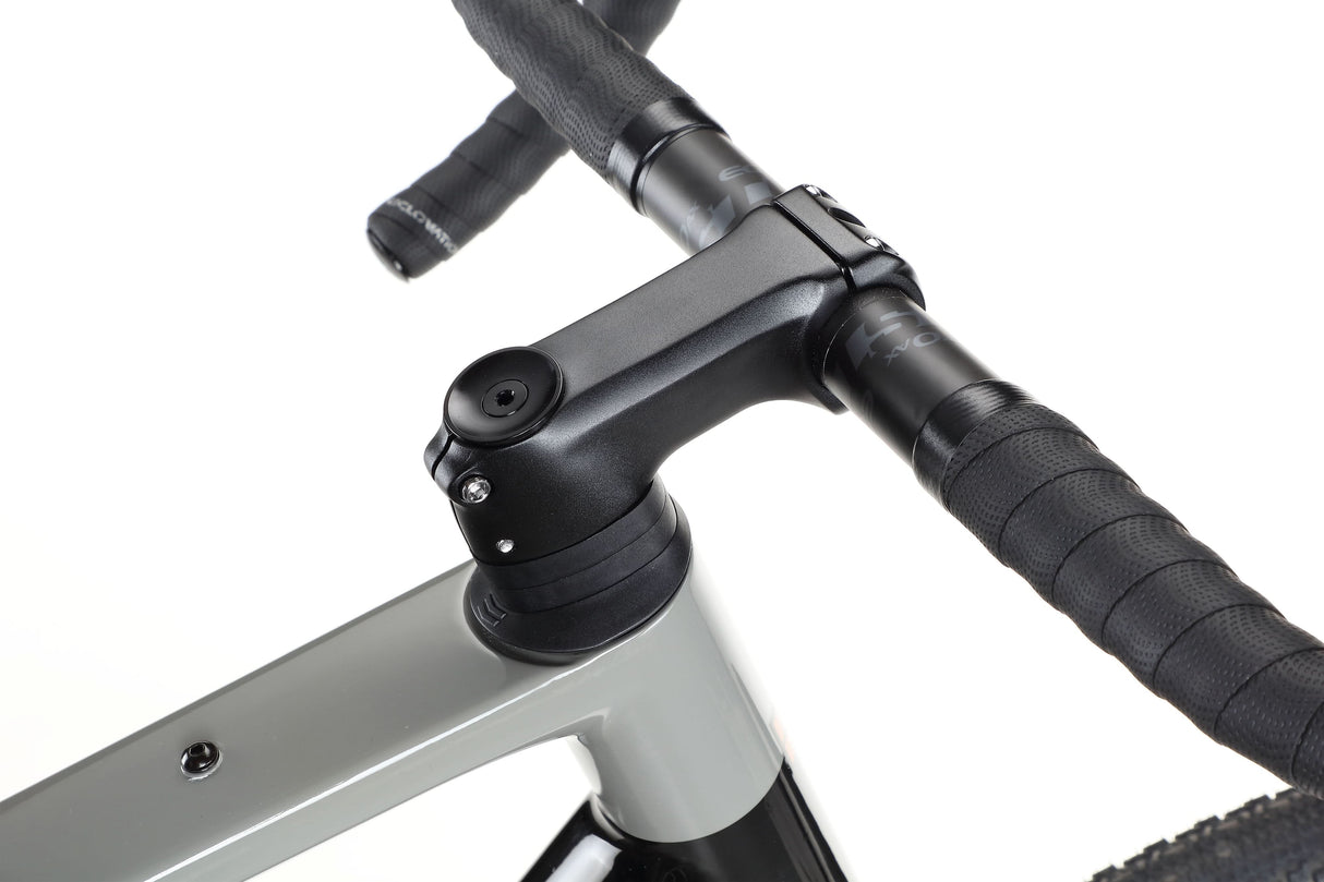 Haro Buzzard 1 – rower gravelowy z karbonową ramą i napędem SRAM Rival AXS