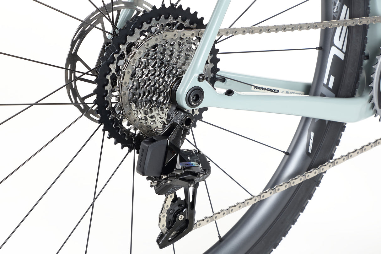 Haro Buzzard TS – gravelowy rower wyścigowy z karbonową ramą i SRAM Force