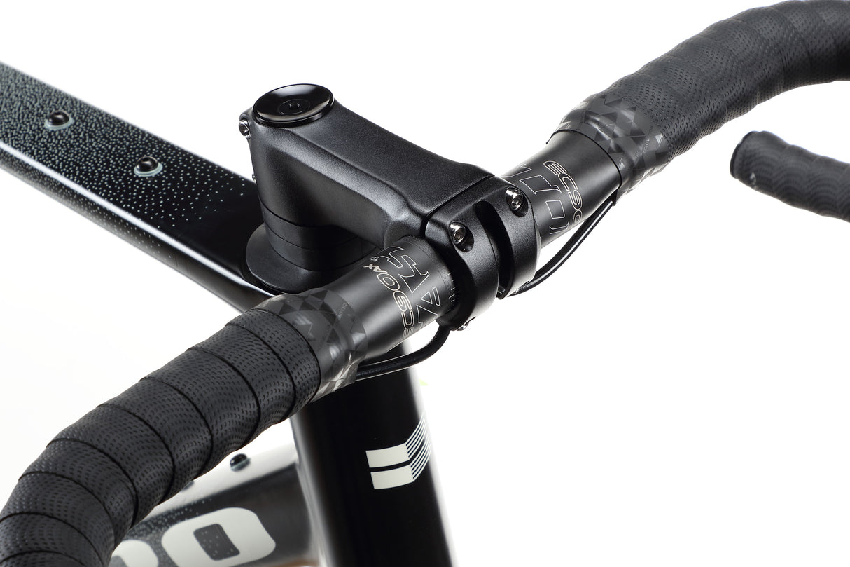 Haro Buzzard TS – gravelowy rower wyścigowy z karbonową ramą i SRAM Force