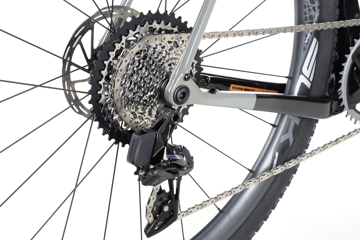 Haro Buzzard TS – gravelowy rower wyścigowy z karbonową ramą i SRAM Force