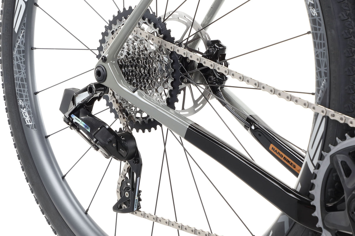 Haro Buzzard TS – gravelowy rower wyścigowy z karbonową ramą i SRAM Force