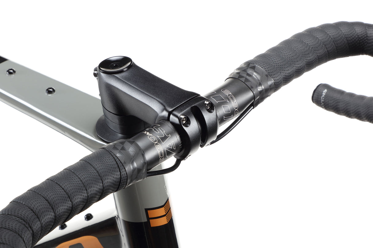 Haro Buzzard TS – gravelowy rower wyścigowy z karbonową ramą i SRAM Force