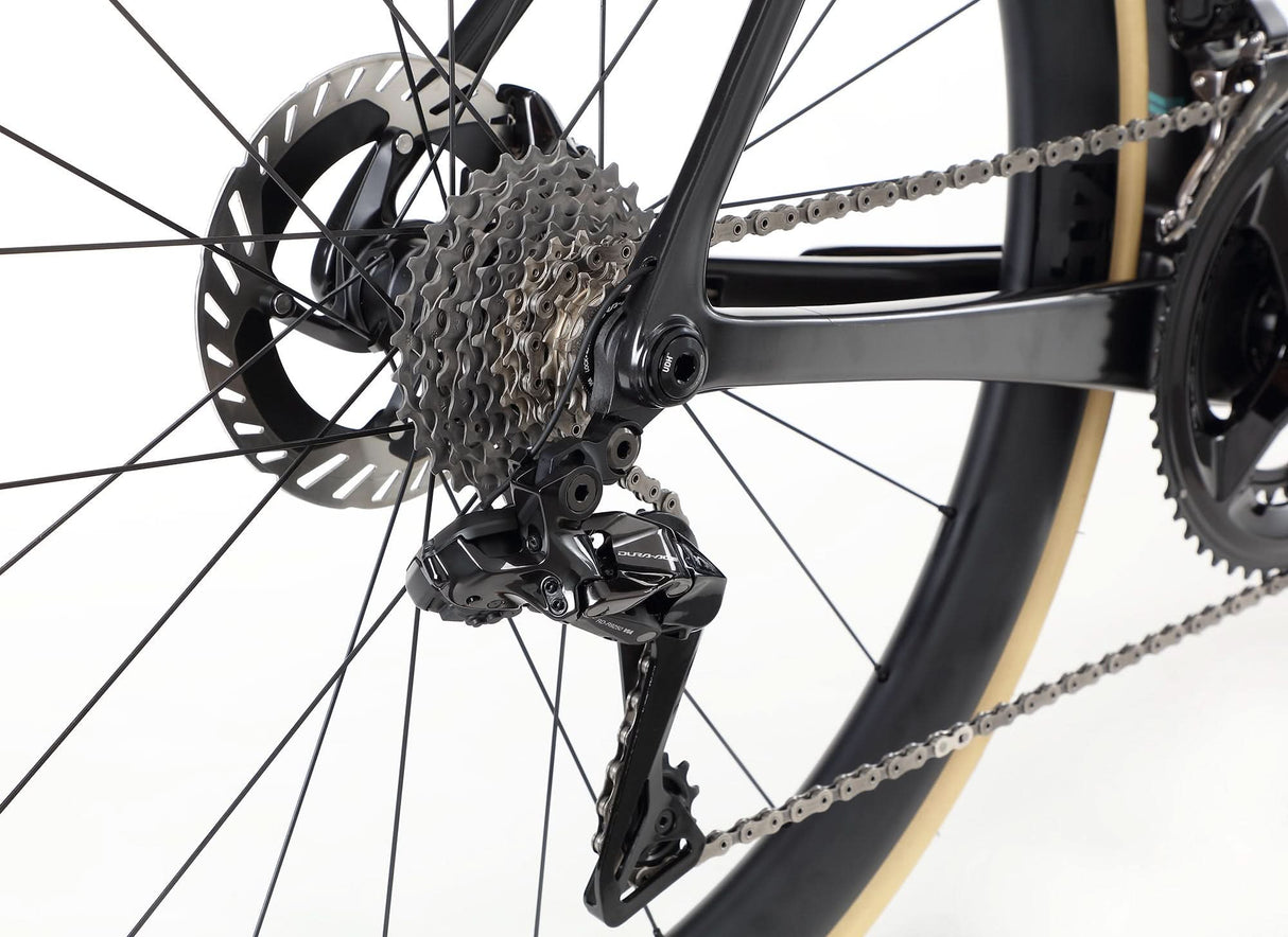 Rivette Carbon Top Shelf – Wyścigowa Maszyna z Włókna Węglowego | Ride Hub
