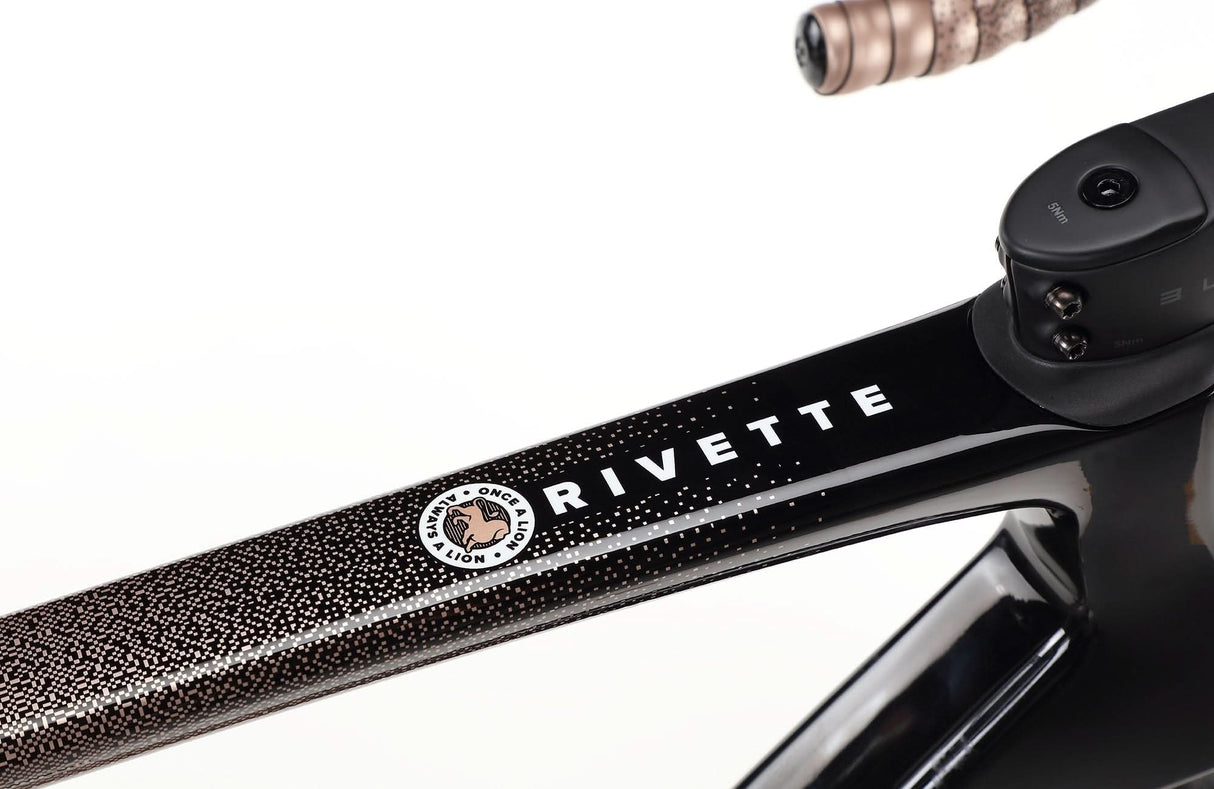 Rivette Carbon Top Shelf – Wyścigowa Maszyna z Włókna Węglowego | Ride Hub