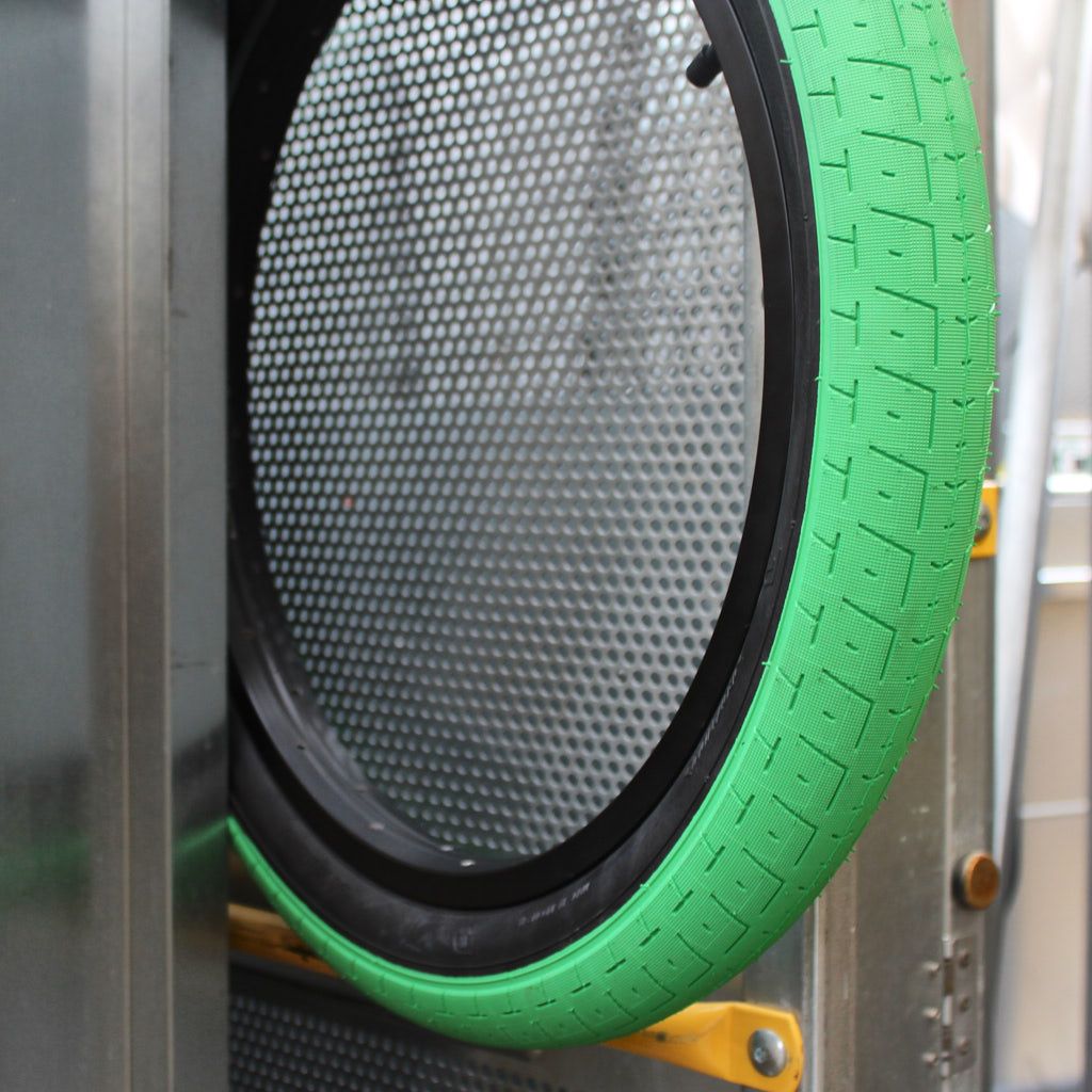 Opona BMX KHE ACME 20 x 2,40" | RideHub