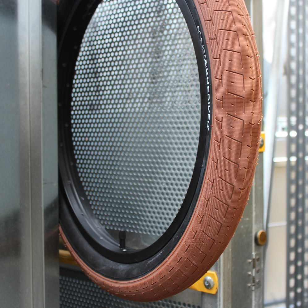 Opona BMX KHE ACME 20 x 2,40" | RideHub