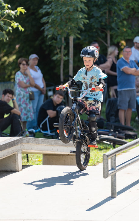 Przykład bezpiecznego startu w BMX krok po kroku