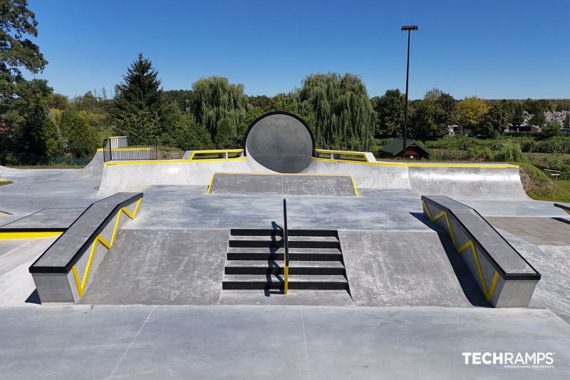Nowoczesny skatepark i pumptrack betonowy w Mińsku Mazowieckim.
