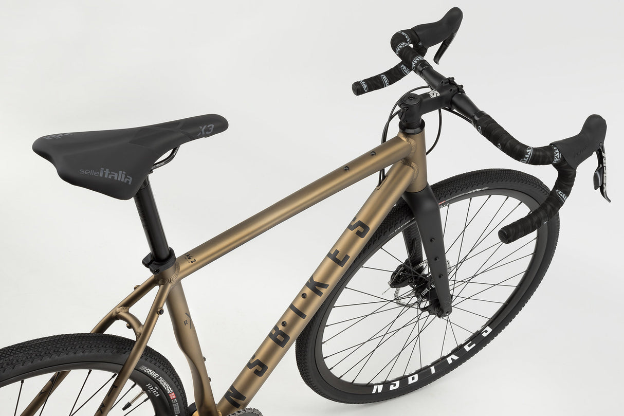 Rower gravelowy NS Bikes Rag+ 2 Carbon Fork 700C Oliwkowy | RideHub